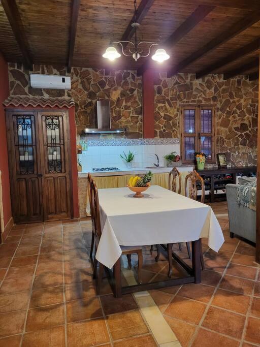 La Buganvilla, Descanso Entre Olivares 오르나추엘로스 외부 사진